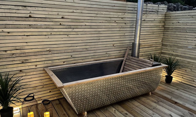 Wooler House | Luxury hotel style 2-bed home with hot tub central location (pet friendly)