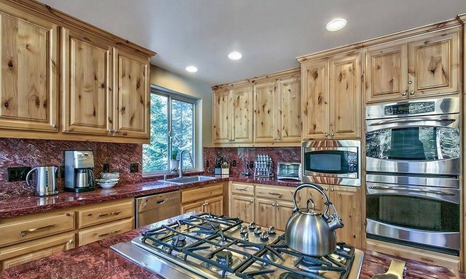 North Upper Truckee House | Luxury house in South Lake tahoe, indoor pool, hot tub