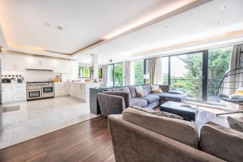 Dudden Hill House | Luxury in-suite free park near WEMBLEY