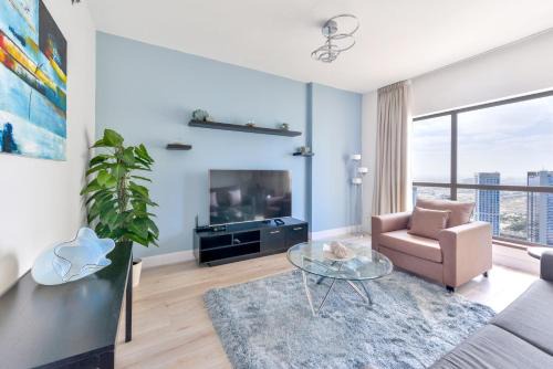 Dubai Marina Apartment | Luxury JBR Shams - Marina View - Free 5 star Beach Resorts Access!