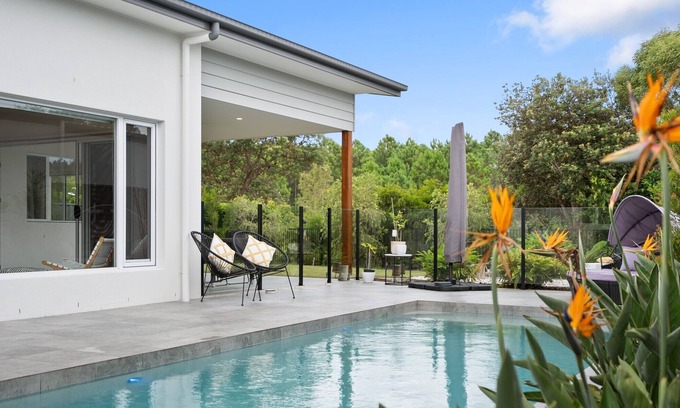 Banksia Beach Resort | Luxury Kangaroo View
