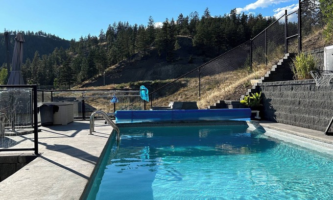 North Glenmore House | Luxury Kelowna Oasis on Knox Mountain minutes from downtown. Great for families!