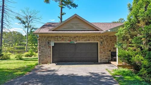 Blakeslee House | Luxury Lake Front Camelot Villa