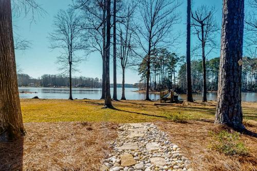 Saluda House | Luxury Lake Retreat