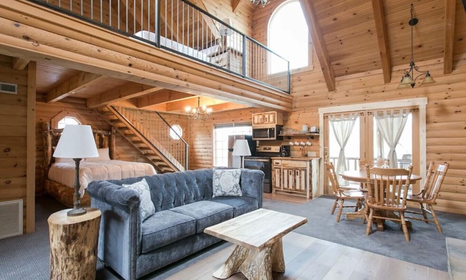 Millersburg Apartment | Luxury Lodge Suite with Jacuzzi - Near Berlin Ohio