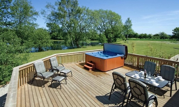Pickering Ski Chalet | Luxury lodge with one double and one twin.
