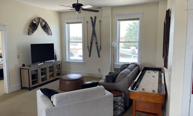 Red Lodge Condo | Luxury lofted 2-bedroom downtown condo in beautiful Red Lodge with WiFi, AC