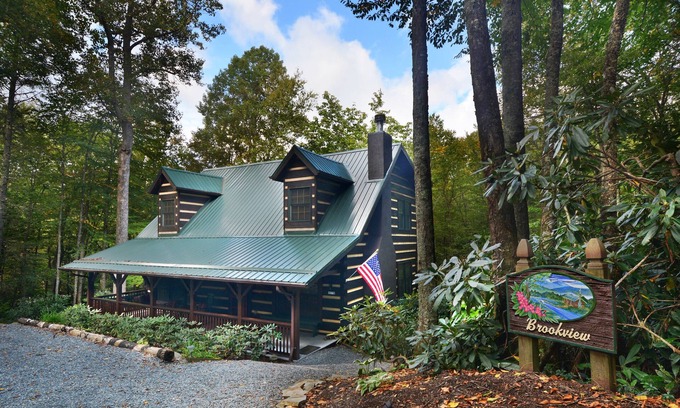 Blowing Rock Cabin | ☆Luxury Log Cabin☆3K/1Q/4 Full-bunks☆Fireplace☆Firepit☆Jacuzzi☆4TVs☆Foosball☆