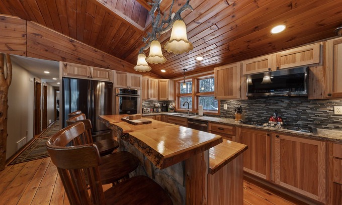 Warrensburg House | luxury log home mins from Lake George, w/heated salt water pool!