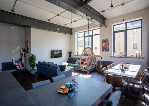 Leith Apartment | Luxury Manhattan loft-style apartment near Edinburgh city centre