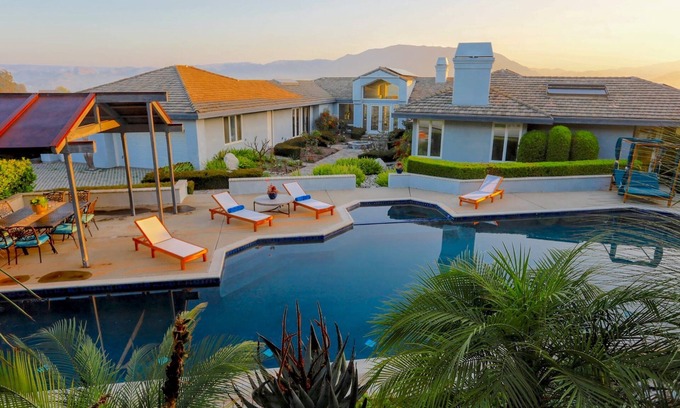 Fallbrook House | luxury modern chateau, salt pool+spa, near wineries and beaches