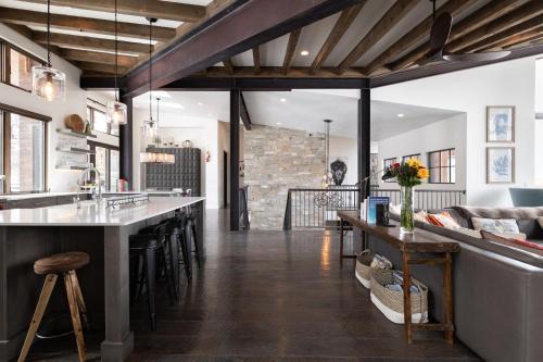 Park City House | Luxury Mountain Villa, Walk to Ski Lifts, Stunning 360 Degree Views!