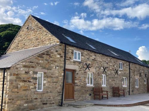 Crich House | Luxury newly converted oak cottage with hot tub