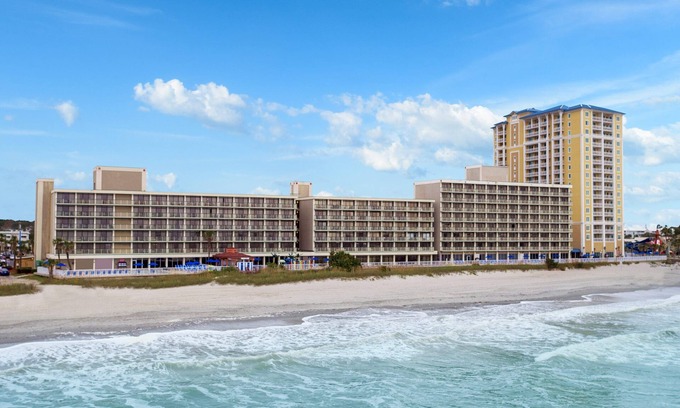 Myrtle Beach Resort | Luxury Ocean Escape: 2-Bedroom Apartment/Resort with Jacuzzi & Amenities