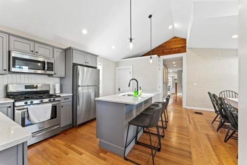 Saratoga Springs House | Luxury on Lincoln Home by Saratoga Stays