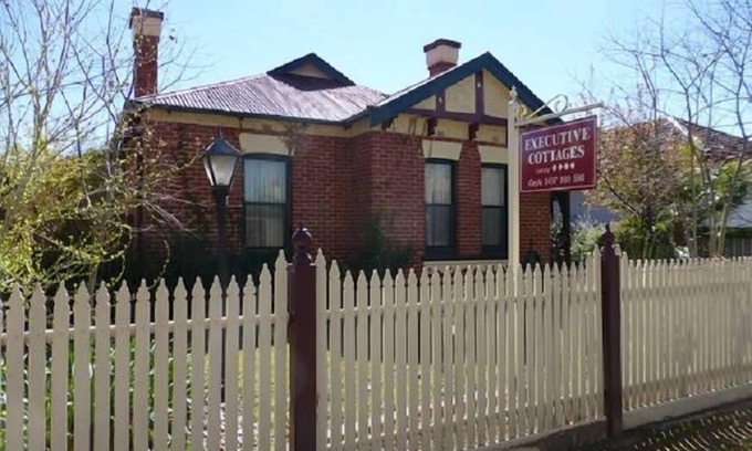 Albury House | "Luxury on Wyse" - A minute's walk to Dean St.