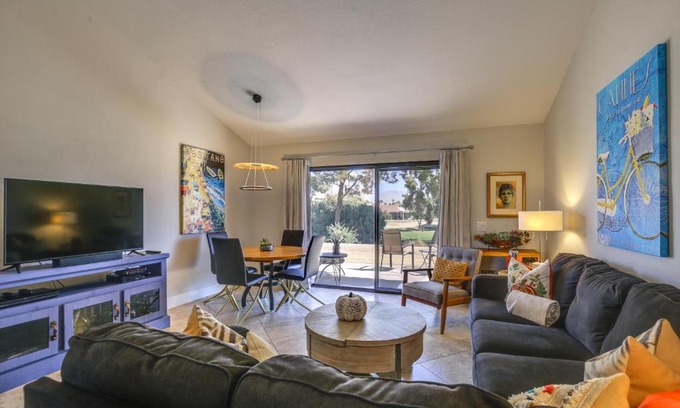 Palm Desert Apartment | Luxury Palm Desert Condo with Patio on Golf Course!