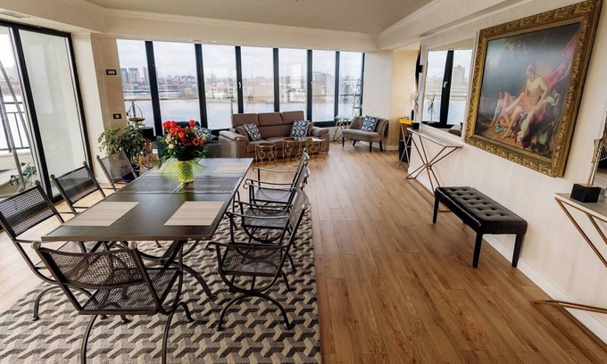 Sector 2 Apartment | Luxury Penthouse Lake View and terase In the City