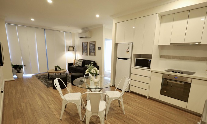 Midland Apartment | Luxury Penthouse Midland -family sleeps 4