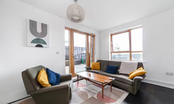 College Park and Old Oak Condo | Luxury Penthouse Near Notting Hill Gate | Stunning Sunset Views
