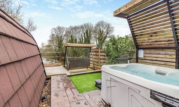 Gunthorpe Cottage | Luxury pod, perfect for two people seeking a romantic and relaxing break.