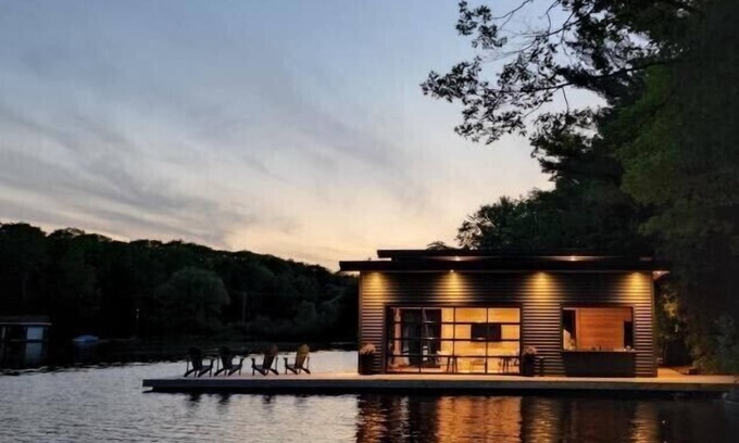 Bala Cottage | Luxury Port Carling Cottage w/boathouse & Hottub