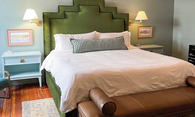 Athens Hotel | Luxury Private Suite in Boutique Historic Inn The Athenian- Downtown Location