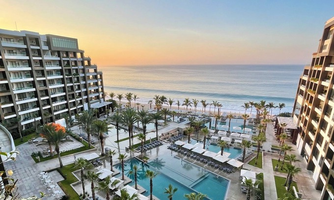 Los Cabos Apartment | Luxury residence, 3BD 3.5BA loft, 3,563 sqft living space, amazing ocean views.