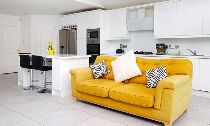 South Richmond Apartment | Luxury Richmond 3 Br Apart 6 Guests