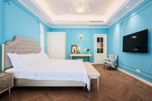 Suzhou Old Town House | Luxury Riverside House with Garden in Central Suzhou
