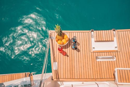 Alimos Boat Rental | Luxury Sailing Cruises in Athens with Traditional Greek Cuisine and Drinks