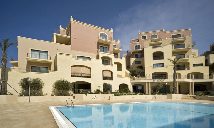 Għadira Apartment | Luxury Seaview Pool-Hosted by Sweetstay