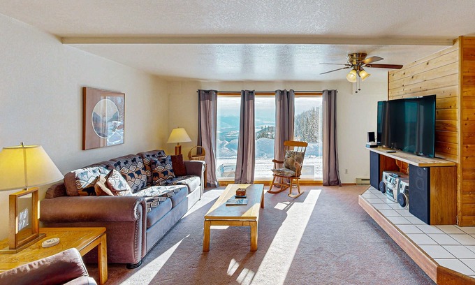 Sandpoint Condo | Luxury Ski-In/Ski-Out Home with Incredible Lake and Mountain Views and Free WiFi