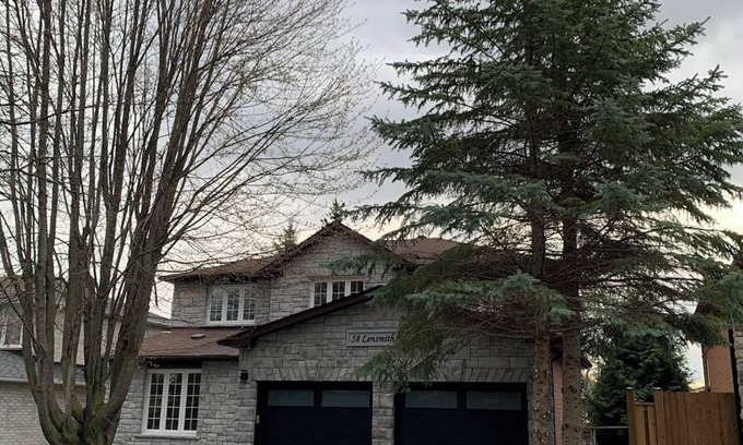 Aurora House | Luxury & Spacious 5BR Modern Villa | Stylish Stay Near Toronto