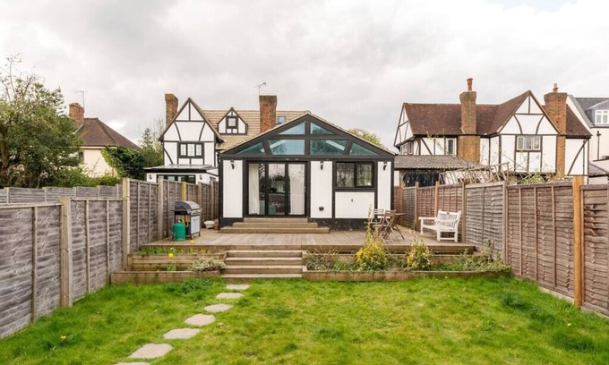 Potters Bar House | Luxury & Spacious 2 Bed Annex with Private Garden