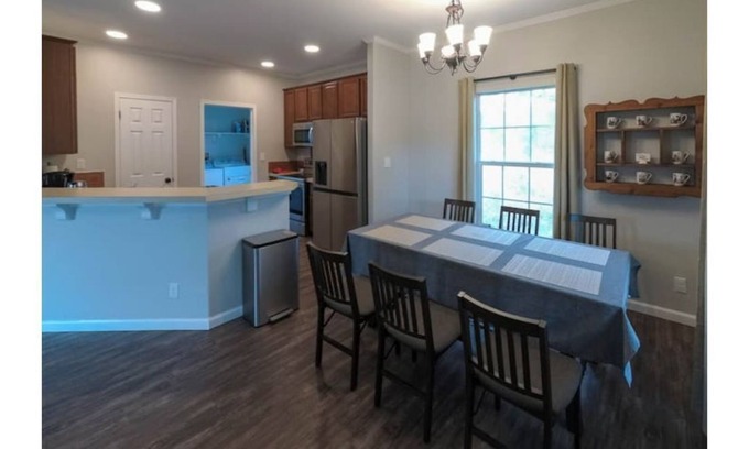 Belton House | Luxury stay near lake Belton - Wi-Fi A/C