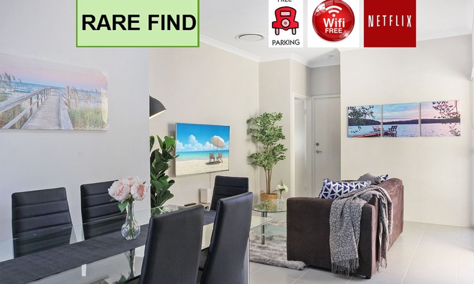 Balga House | Luxury Stylish House with private courtyard, Walk to Park & Shop,10min to beach