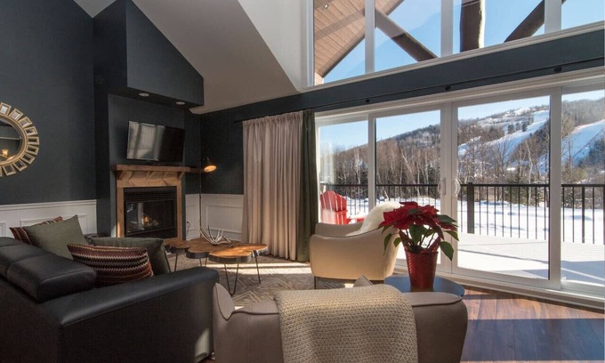 Saint-Sauveur Apartment | Luxury suite with breathtaking views Ski in Ski out
