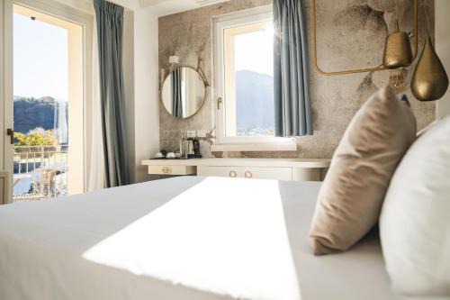 Valmadrera Hotel | LUXURY SUITES ROCOPOM - Lake Front