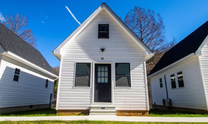 Albertville House | Luxury Tiny Home #11 at Sweet Springs