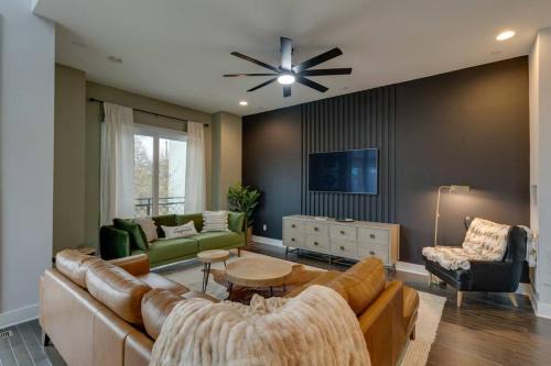 Edgehill House | Luxury Townhome! Rooftop-Game Room! Near Broadway!
