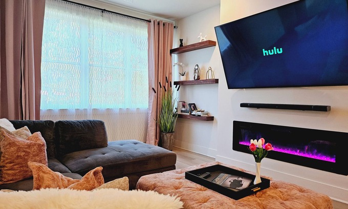 Castleberry Hill House | Luxury Urban Escape with Rooftop in downtown Atlanta