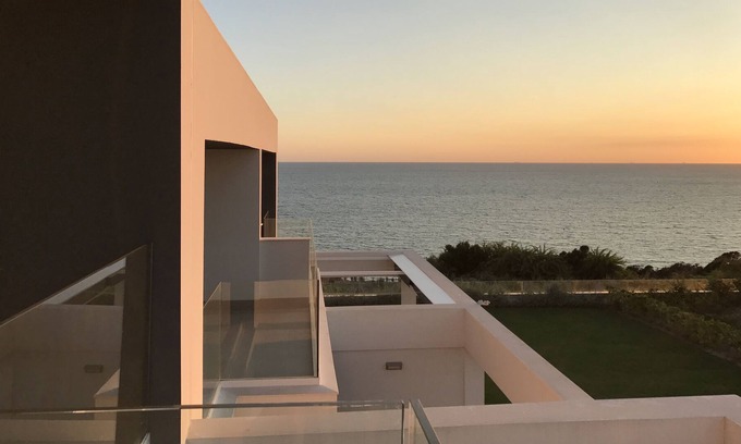 El Puerto de Santa Maria Ski Chalet | Luxury villa, 225 m2, with sea views, in exclusive urbanization