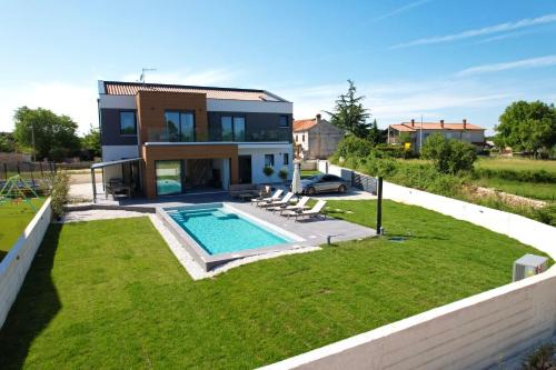 Orbanici Villa | Luxury Villa Kiara with private heated pool and jacuzzi- 15min from sea