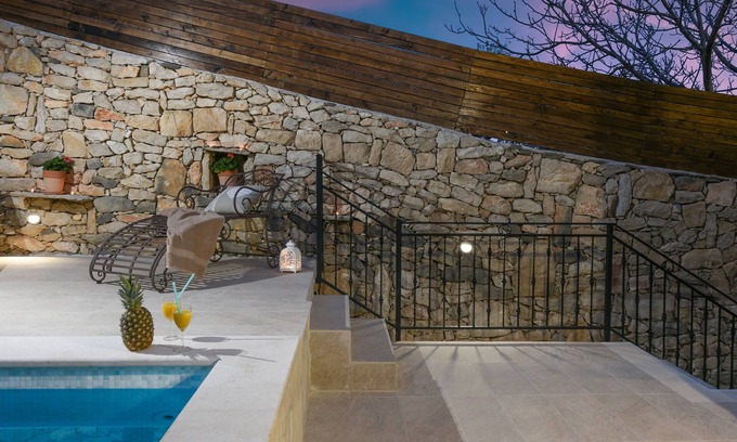 Pakostane Villa | Luxury villa Laurana, 3 bedrooms, 4 bathrooms, 8 people, pool, privacy, nature