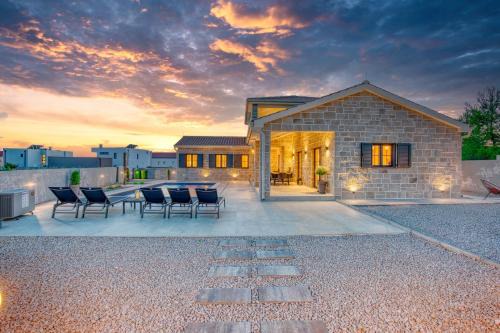 Vrsi Villa | Luxury Villa Oliva Oliana heated pool 32m2