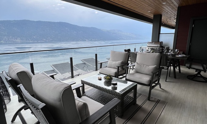 McKinley Condo | Luxury waterfront, 2 bedroom, 2 bathroom, panoramic views condo