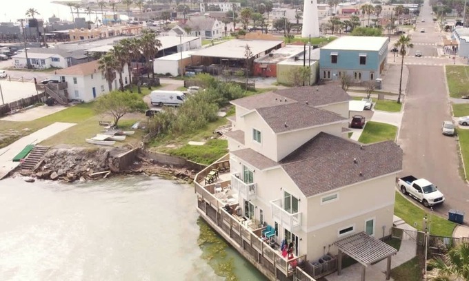 Port Isabel Condo | Luxury Waterfront Bungalow - Fisherman Paradise