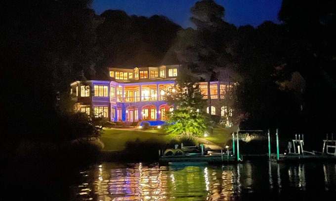 Reynolds Landing House | LUXURY WATERFRONT ESTATEnnPRIME SUMMER DATES NOW DISCOUNTED DUE TO CANCELLATION!