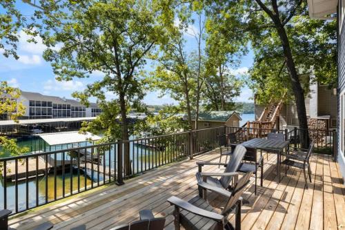 Lake Ozark House | Luxury waterfront lakehouse with private dock views